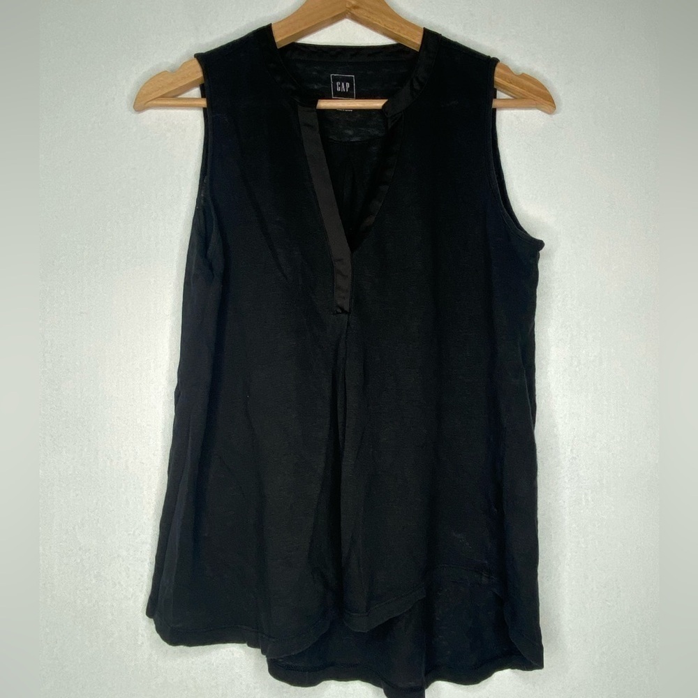 GAPβ BLACK V-NECK BLOUSE SLEEVELESS SIZE SMALL